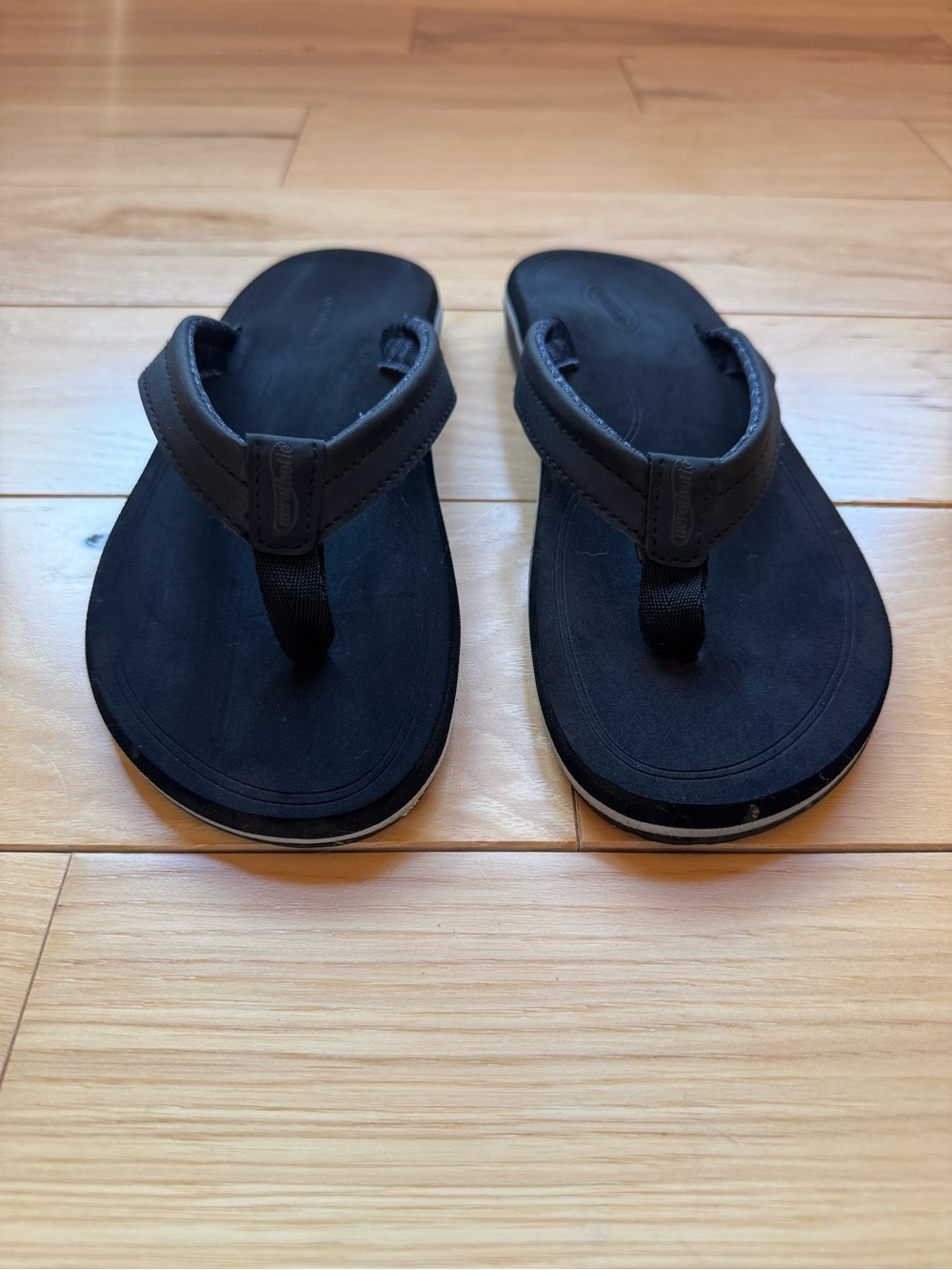 Aerothotic thong sandals